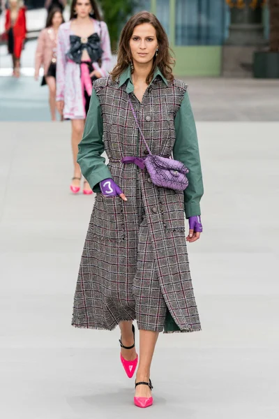 Look 28